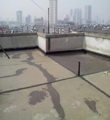 郑州高新区漏水维修 楼顶漏水是什么原因，楼顶漏水维修方法是什么?